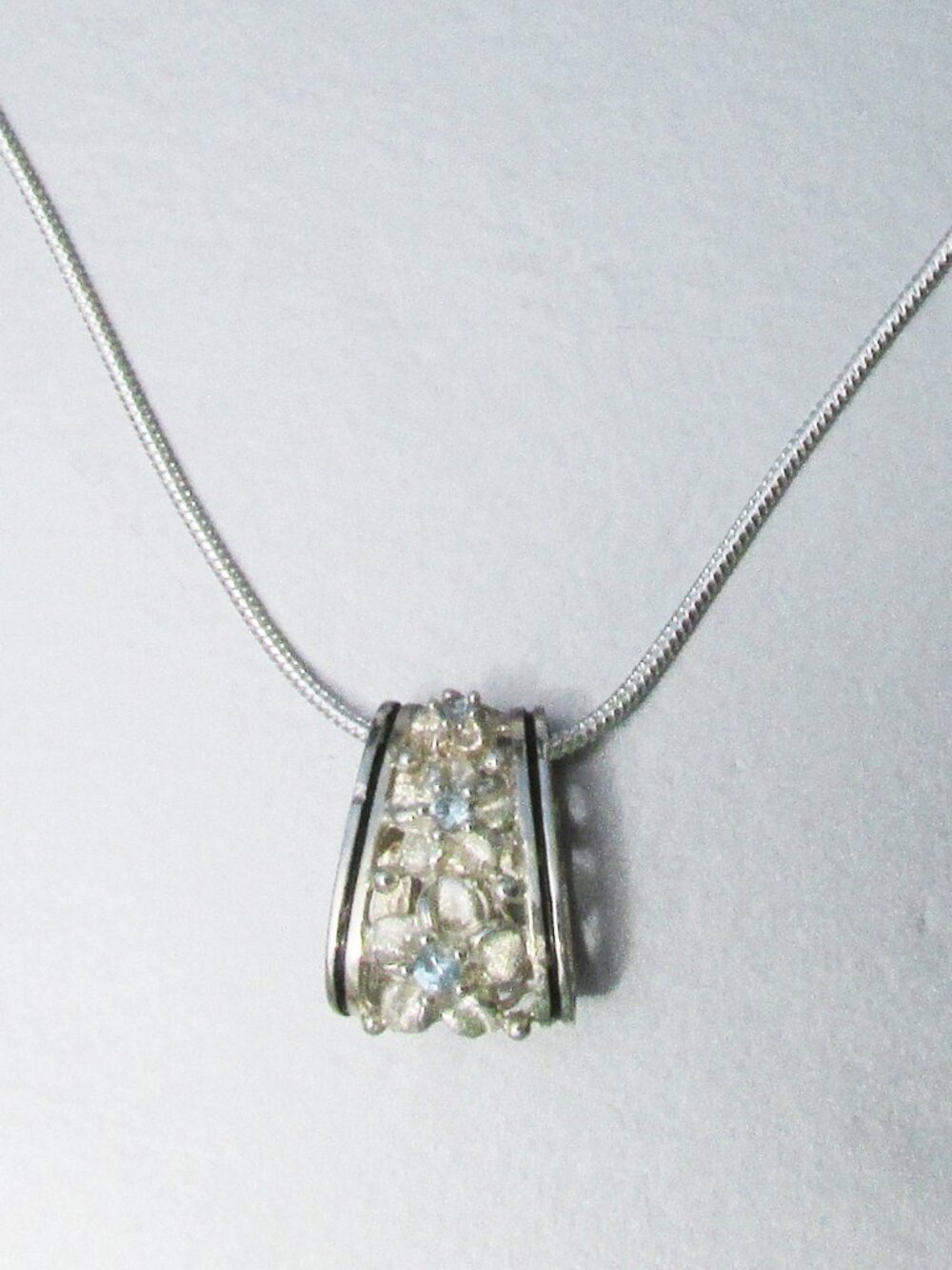 Vintage Sterling Silver 3 Small Blue Topaz FLOWERs in Open Work Pendant Necklace